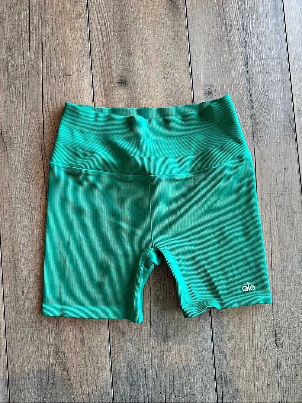 Alo 5” Seamless Ribbed Bike Shorts in Emerald Isle- Size Small Like New